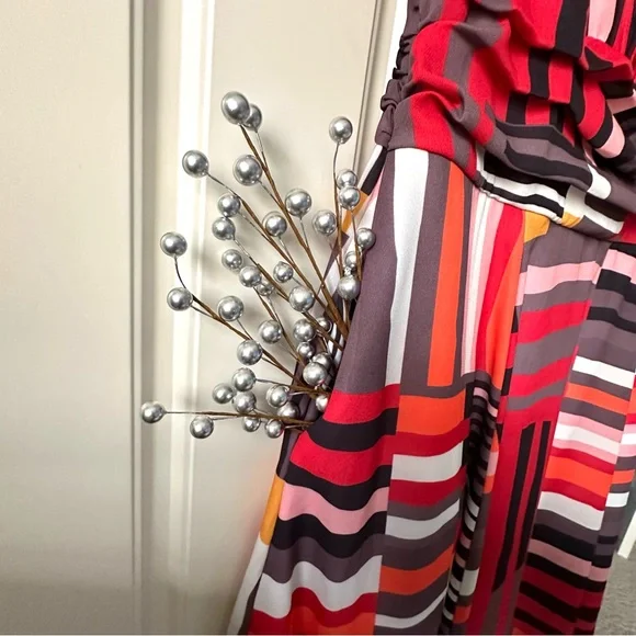 Stunning graphic stripe print crepe dress w/pockets! M-10 NWOT. Never worn. - Picture 8 of 13